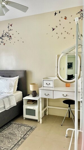 1 bedroom, free WiFi, bed sheets, wheelchair access - Spacious Tagaytay Getaway, 1BR, sunrise & mountainview balcony with free parking (Tagaytay City)