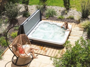 Outdoor spa tub - Chez Nerthe, 5-Sterne-Haus mit privatem Jacuzzi by Interhome (Pézénas)
