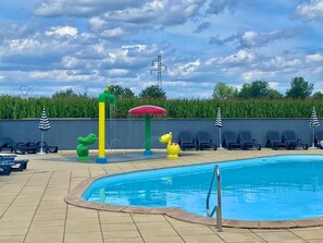 A heated pool - Smart Home Roma, Europapark, Rulantica ca. 15min by Interhome (Boofzheim)