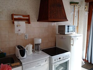 Kühlschrank, Mikrowelle, Ofen, Geschirrspüler