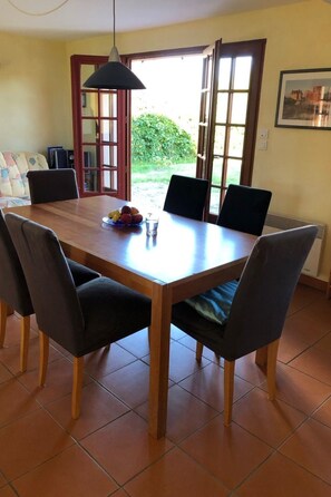 Dining - Haus mit grossem Garten in der Nähe des Cap Fréh by Interhome (Frehel/Cap Frehel)