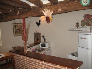 Fridge, microwave, oven, dishwasher - Unterkunft auf dem Bauernhof "La printanière" (Die Frühlingsfrau) by Interhome (Varneville-Bretteville)