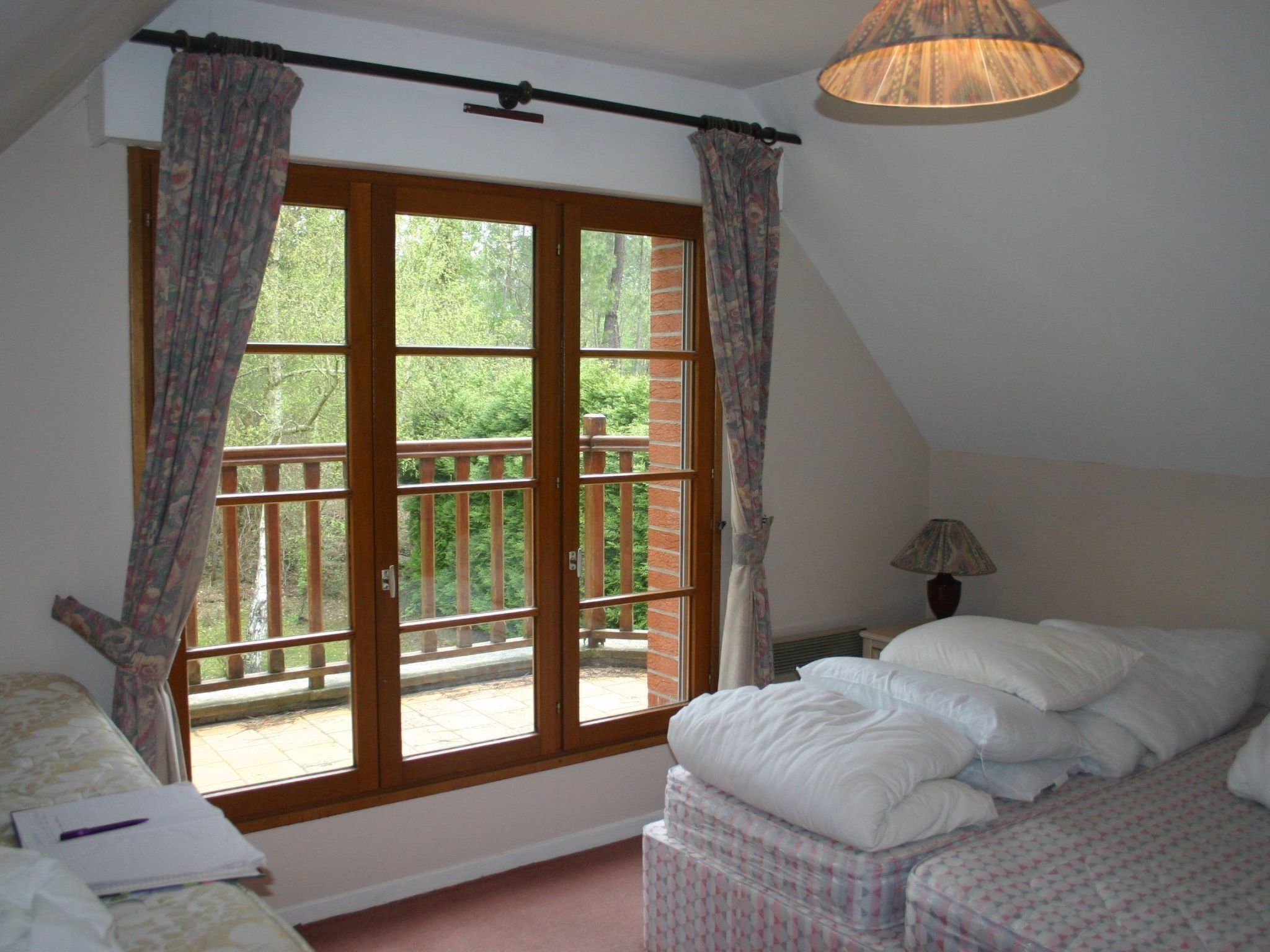 8 عدّة غرف نوم وخدمة الإنترنت