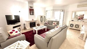 TV, lareira, DVD player