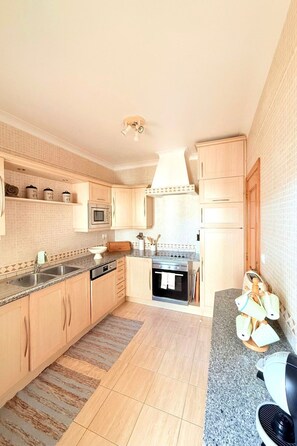 Fridge, microwave, oven, dishwasher - mit beheiztem Pool by Interhome (Budens)