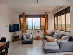 Suite estudio ejecutiva, balcón, en el área del jardín | Área de sala de estar