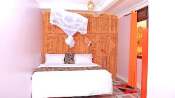 Escritorio, espacio para trabajar con laptop y wifi gratis