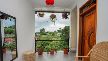 Familieleilighet, balkong, byutsikt | Terrasse/patio