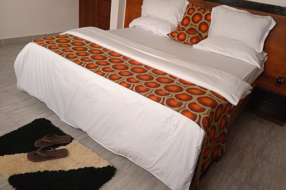 Suite estudio ejecutiva, balcón, en el área del jardín | Escritorio, espacio para trabajar con laptop y wifi gratis