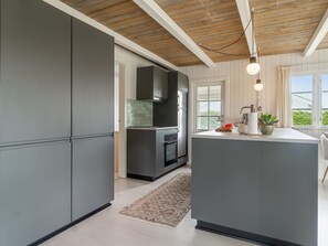 Fridge, microwave, dishwasher, cookware/dishes/utensils