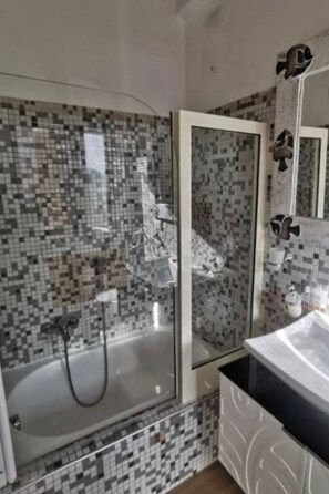 Bathroom - Wunderschönes freistehendes Haus by Interhome (Solanas)