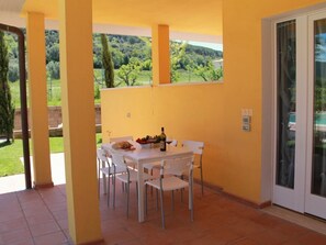 Outdoor dining - Unterkunft im Erdgeschoss, überdachte Terrasse, Schwimmbad by Interhome (Massa Marittima)