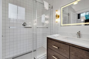 Hair dryer, towels - Charming 2BR Bywater shotgun with private yard. Walk to cafés, near French Quarter. (New Orleans)
