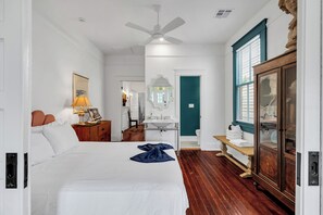 Iron/ironing board, travel cot, free WiFi, bed sheets - Charming 2BR Bywater shotgun with private yard. Walk to cafés, near French Quarter. (New Orleans)