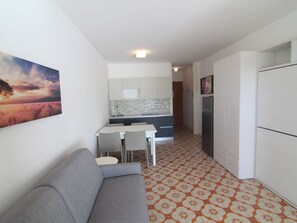 TV - Isvico A1 by Interhome (Lignano Pineta)