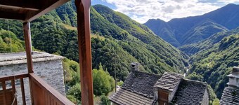 Chalet in den sonnigen Schweizer Südalpen by Interhome