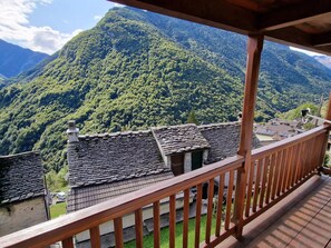 Property grounds - Chalet in den sonnigen Schweizer Südalpen by Interhome (Crana)