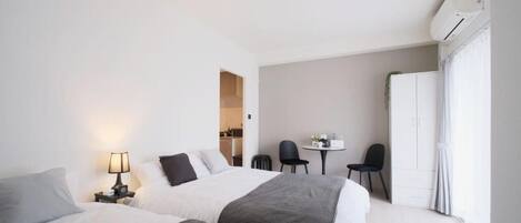 Classic-Apartment, Balkon, Stadtblick | Schreibtisch, kostenloses WLAN