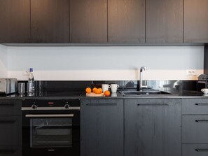Refrigerador, microondas, horno y lavavajillas 