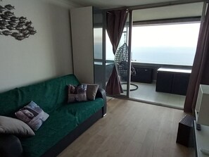 DVD player - mit Pool Infinity by Interhome (Eze)