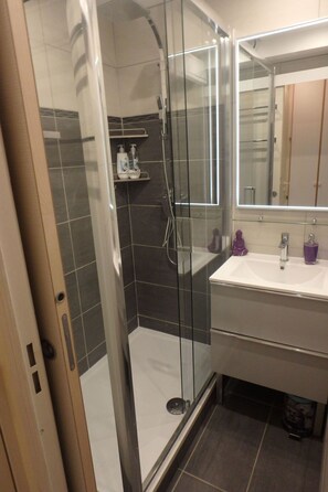 Towels - mit Pool Infinity by Interhome (Eze)