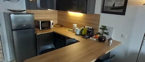 冷蔵庫、電子レンジ、オーブン、食器洗い機