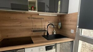 Kühlschrank, Mikrowelle, Ofen, Geschirrspüler