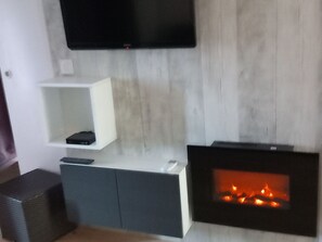 Interior - mit Pool Infinity by Interhome (Eze)
