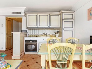 Fridge, microwave, oven, dishwasher - Cap Ferrat by Interhome (Sainte Maxime)