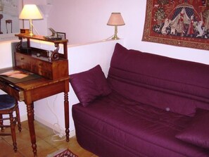Fernseher, Kamin, DVD-Player