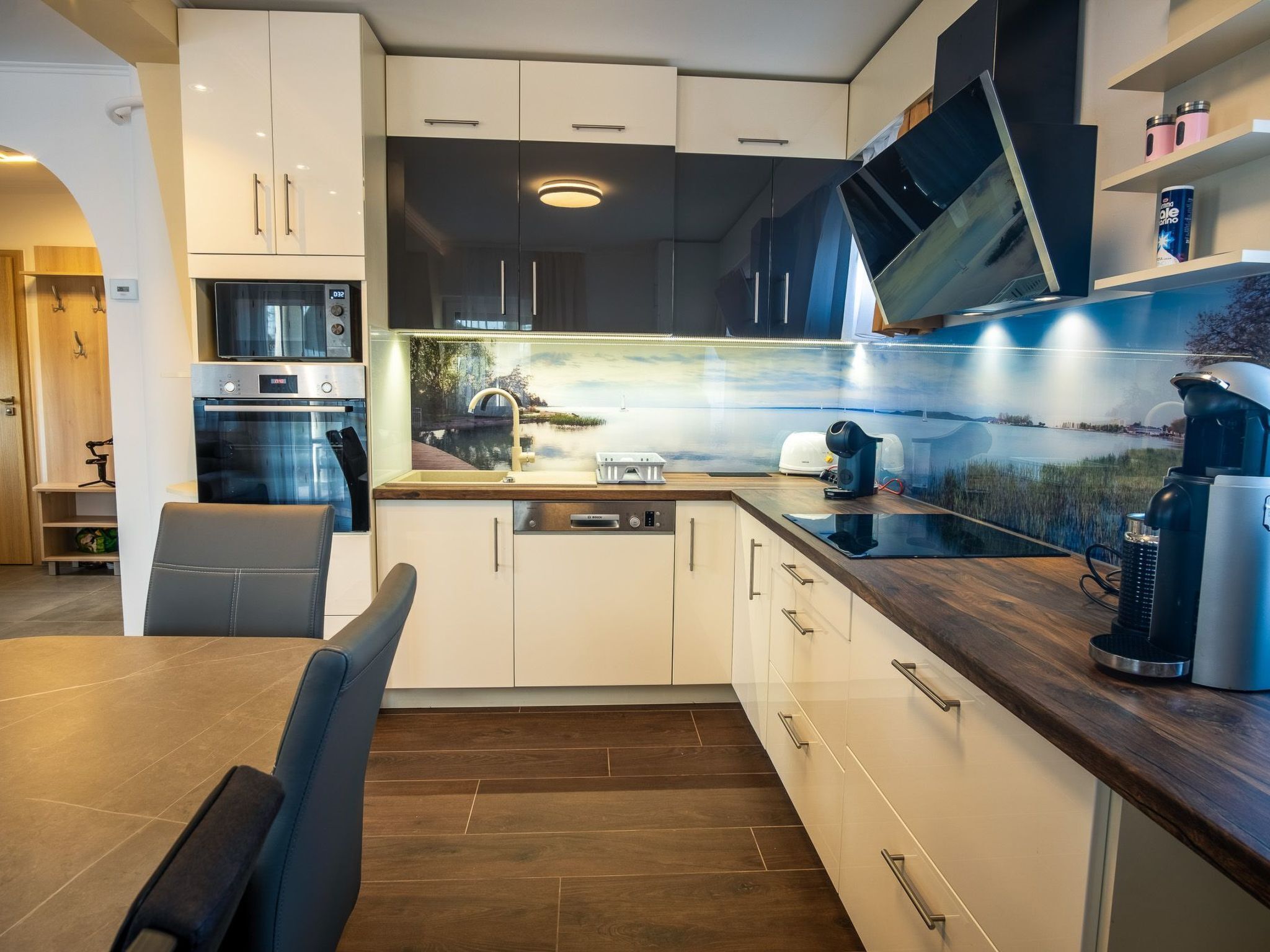 Réfrigérateur, micro-ondes, four, lave-vaisselle