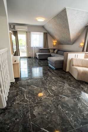 TV - Luxvil apartment by Interhome (Balatonkeresztur)