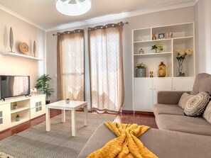 TV - Graue Wohnung im Stadtzentrum mit Meerblick by Interhome (Madeira/Funchal)