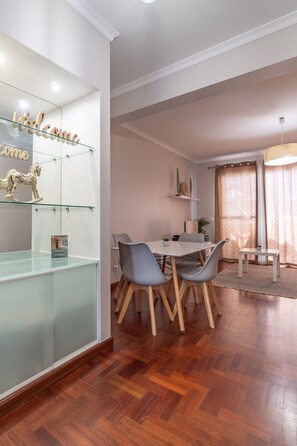 Dining - Graue Wohnung im Stadtzentrum mit Meerblick by Interhome (Madeira/Funchal)