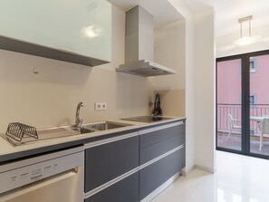 Fridge, microwave, dishwasher, cookware/dishes/utensils - Living BX Wohnung im Stadtzentrum by Interhome (Madeira/Funchal)