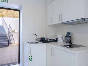 雪櫃、微波爐、焗爐、廚房用具/餐具/器皿