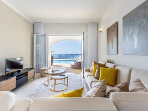 Fireplace, DVD player - Finca "Calheta" mit Blick auf das Wasser by Interhome (Madeira/Calheta)
