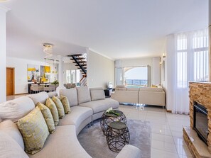 Fireplace, DVD player - Luxuriöses Escape Village Calheta mit beheiztem Pool by Interhome (Madeira/Calheta)