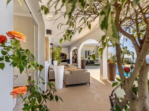 Terrace/patio - Luxuriöses Escape Village Calheta mit beheiztem Pool by Interhome (Madeira/Calheta)
