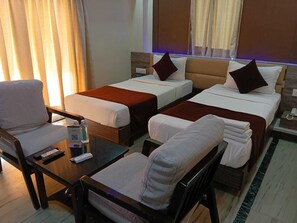 Habitación ejecutiva con 2 camas individuales | Escritorio y wifi gratis