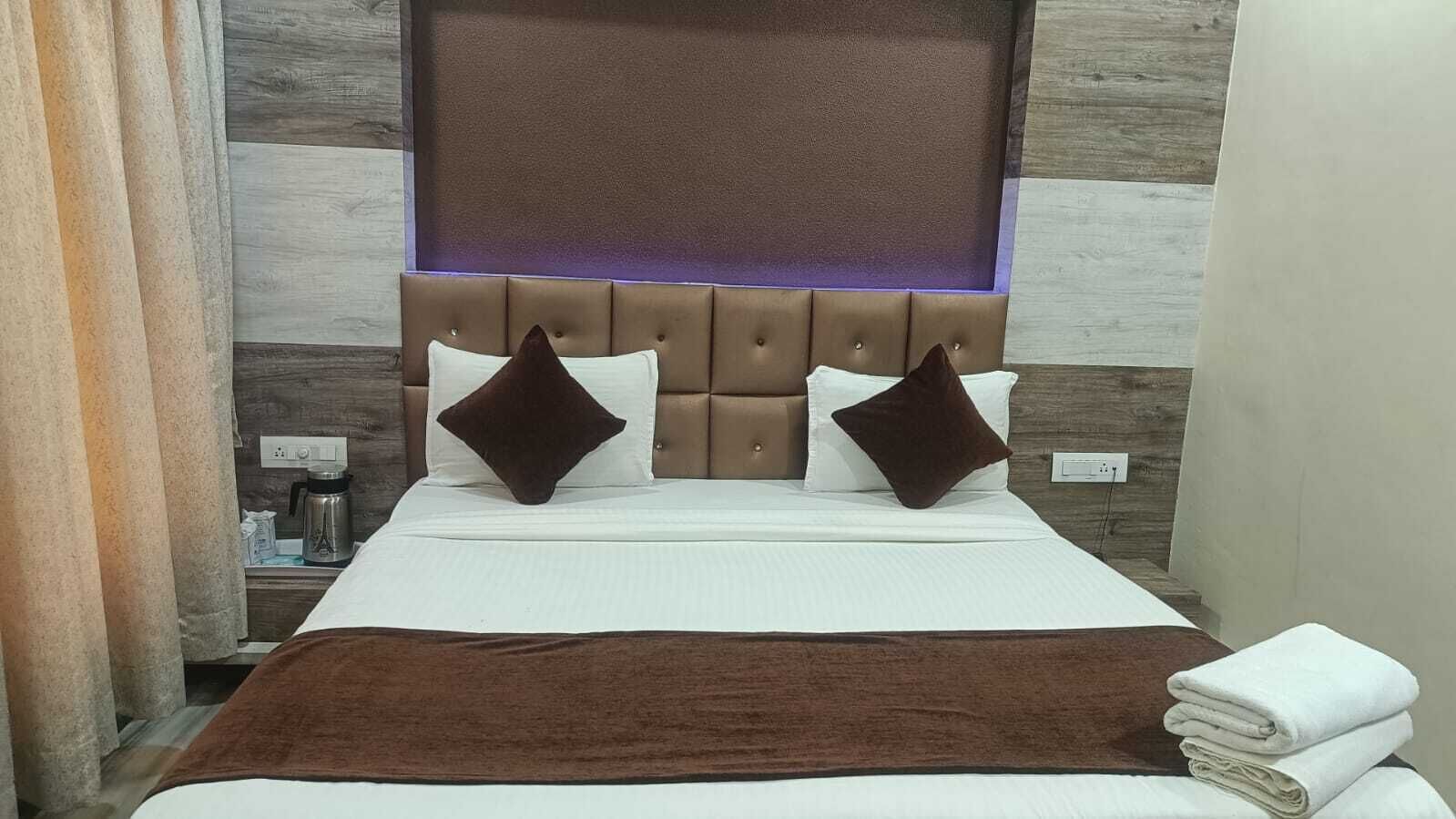 Executive Double Room | Desk, free WiFi