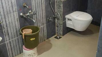 Executive Quadruple Room | Bathroom