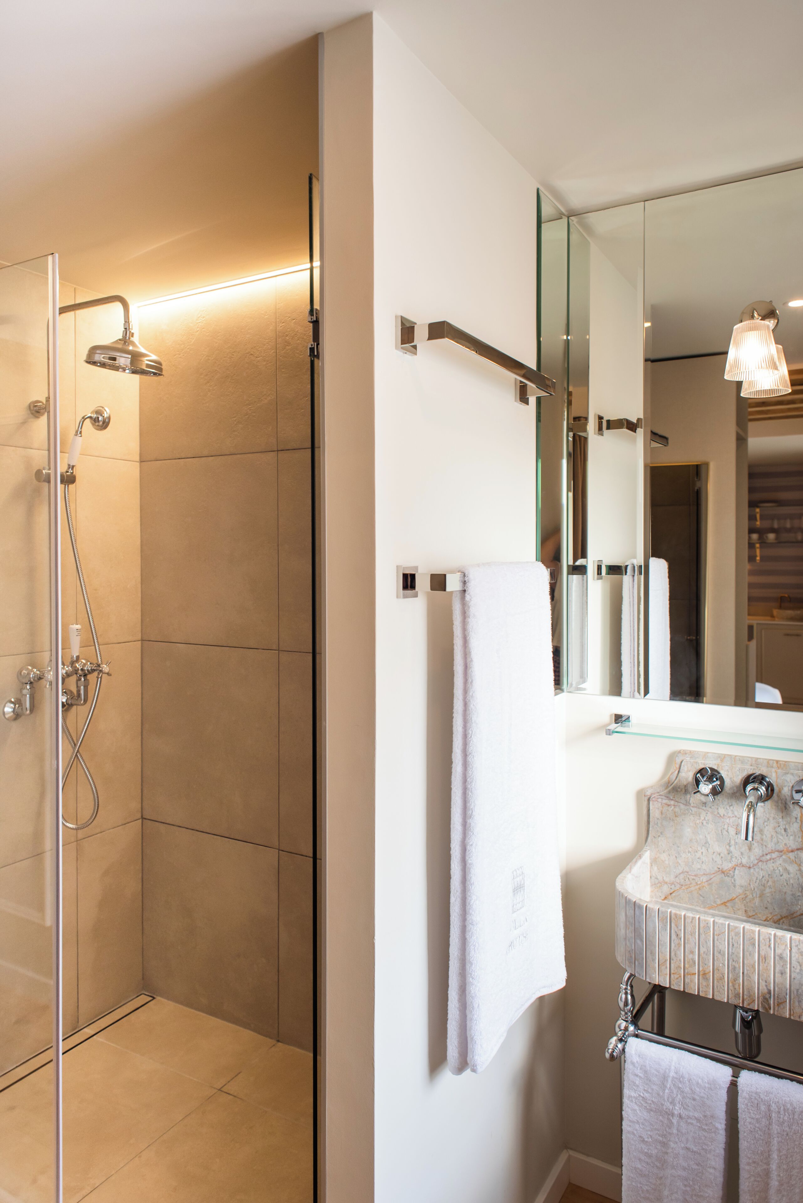 Deluxe Room | Bathroom