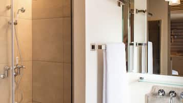 Deluxe Room | Bathroom
