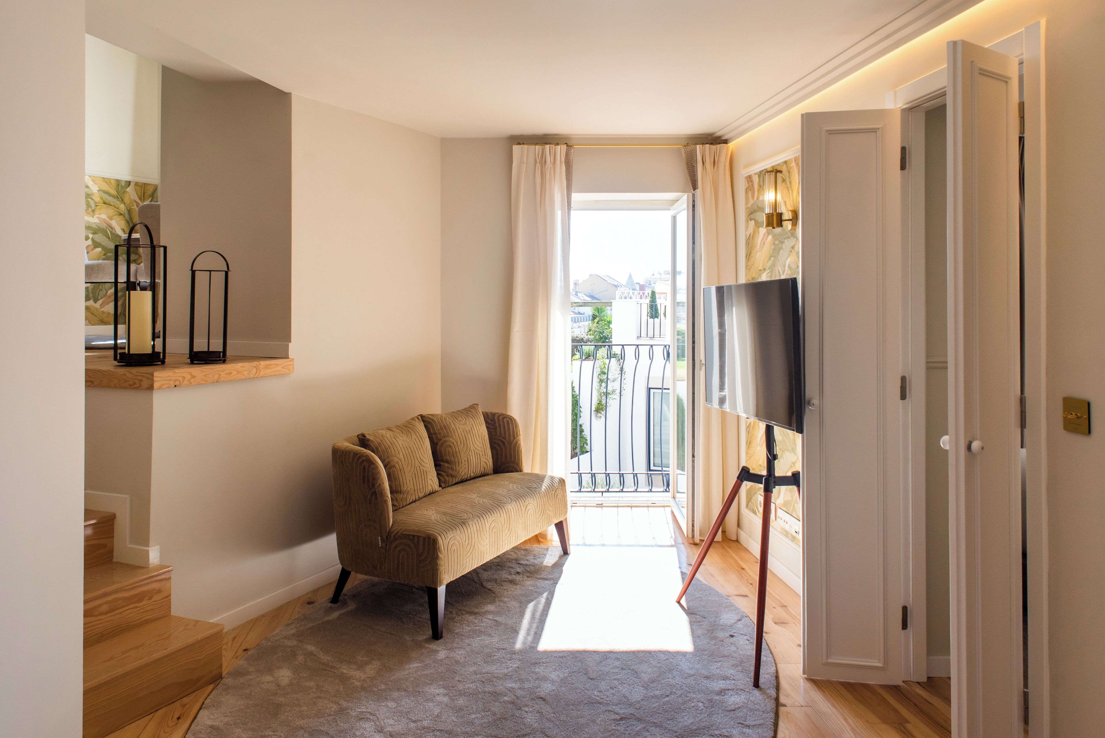 Family Suite, City View | Living area