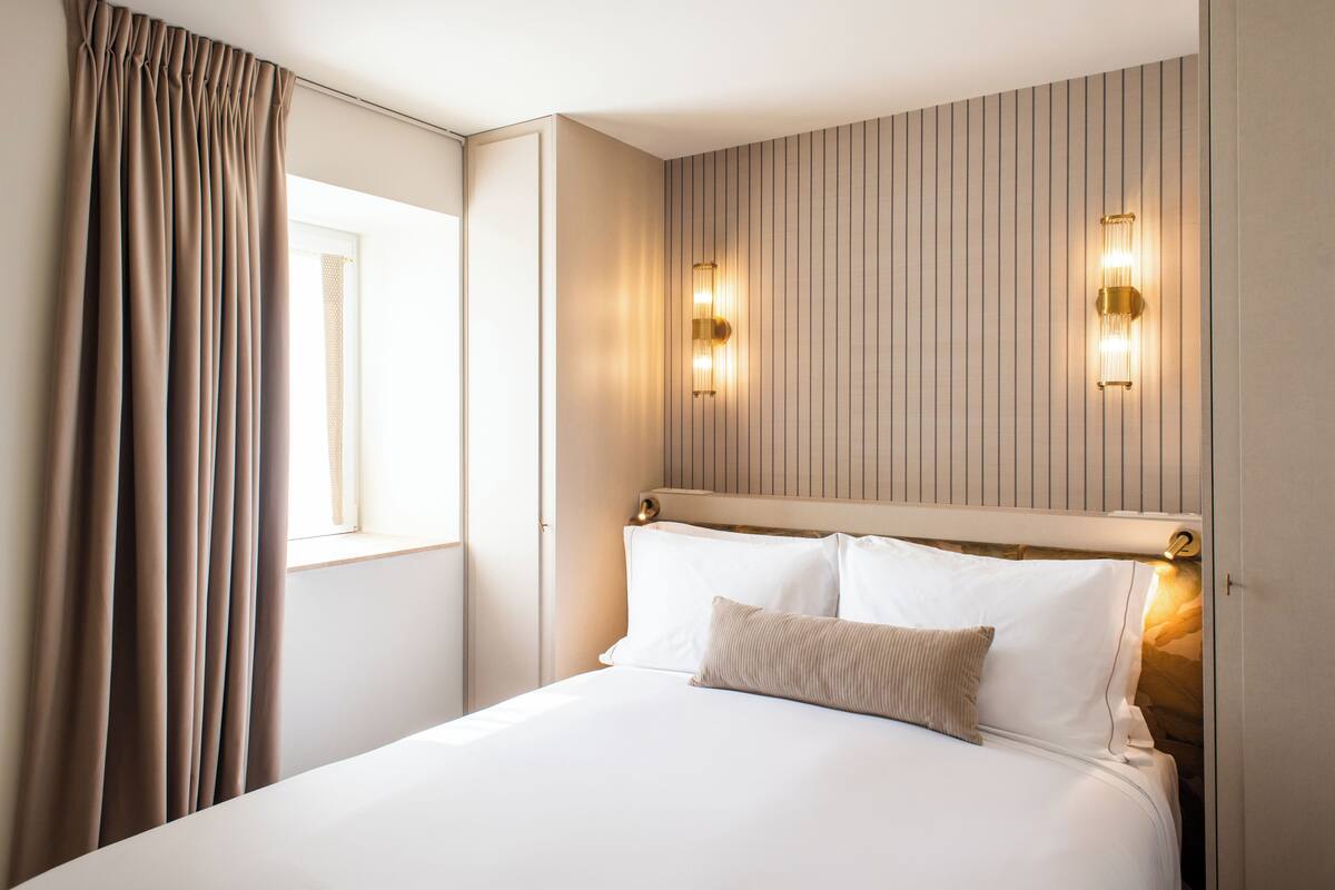 Grand Suite, City View | Peralatan tempat tidur premium, tilam berlapik, item bar mini percuma