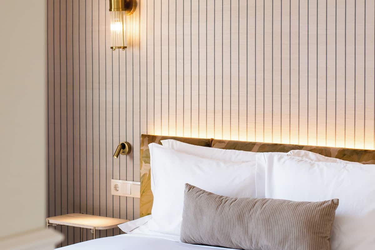 Standard Suite | Peralatan tempat tidur premium, tilam berlapik, item bar mini percuma