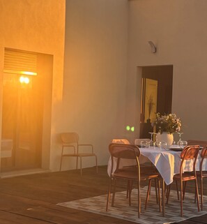 Outdoor dining - New 80 m² apartment with private garden - Lozari sea view - 6 pers. (Belgodere)
