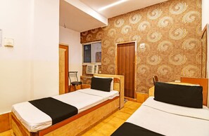 Deluxe Double Room - Hotel Dinar (Kolkata)