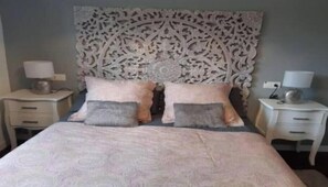 4 bedrooms, iron/ironing board, Internet, bed sheets